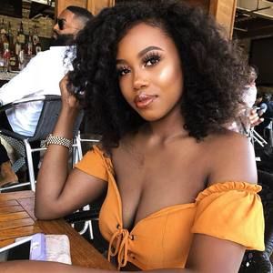 Meet your Posher, Desi